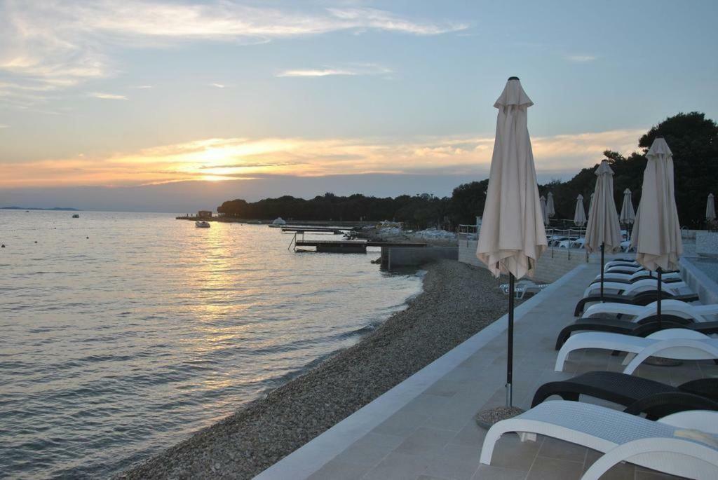 Apartment Sara With Seaview Petrcane Exterior foto