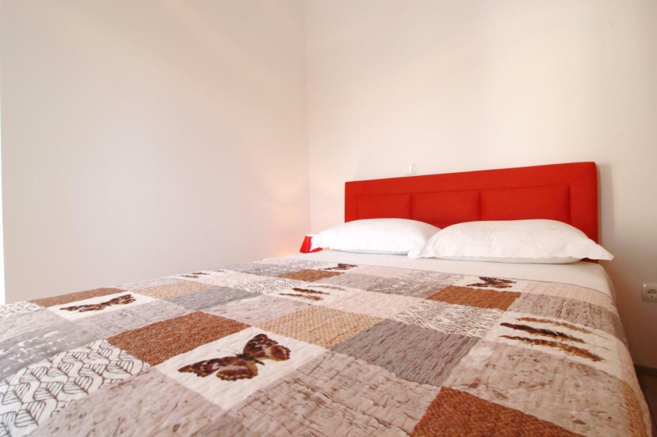 Apartment Sara With Seaview Petrcane Exterior foto